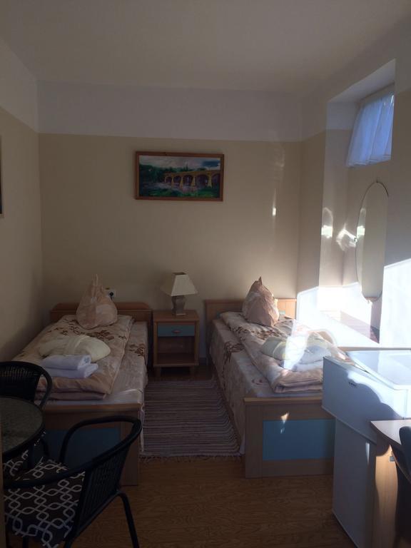 Viesu Nams Mezu 13 Hotel Вентспилс Екстериор снимка